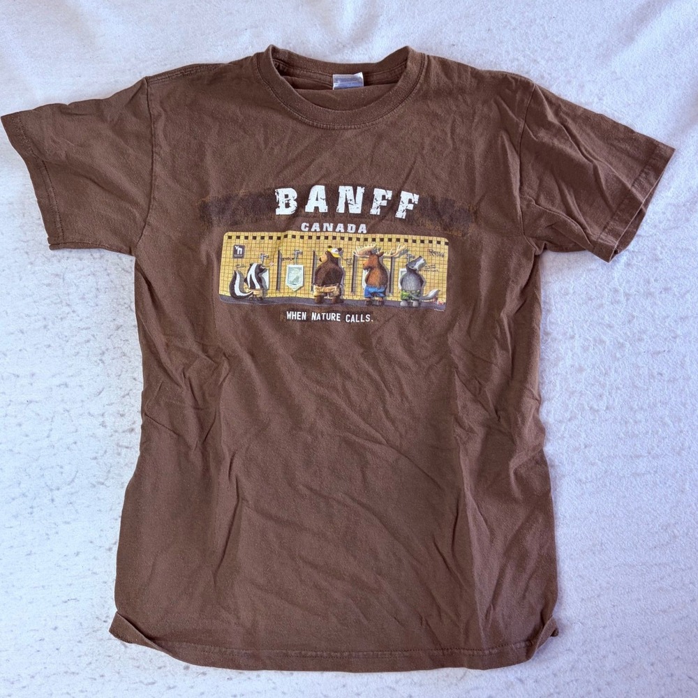 Funny Gildan Graphic T-Shirt Kids Small Brown Banff Canada Nature Calls Humor